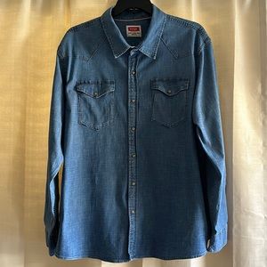 Men’s Blue Jean Wrangler Button Down Shirt